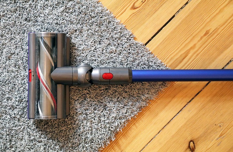 Can you vacuum glass with your Dyson?