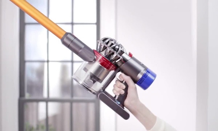 Dyson V8