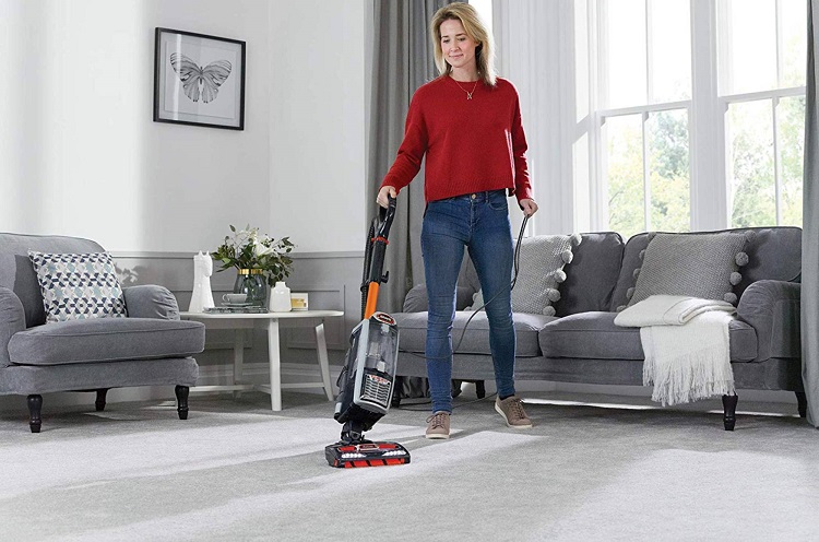 Are cylinder or upright vacuum cleaners better?
