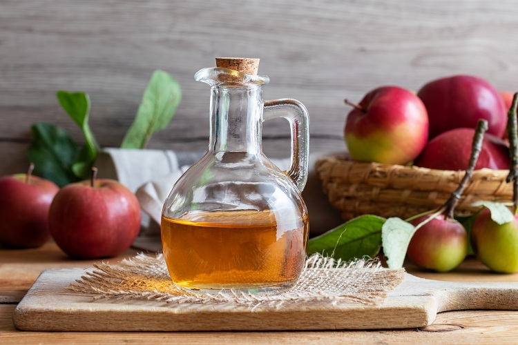 Can you use apple cider vinegar to clean carpets?