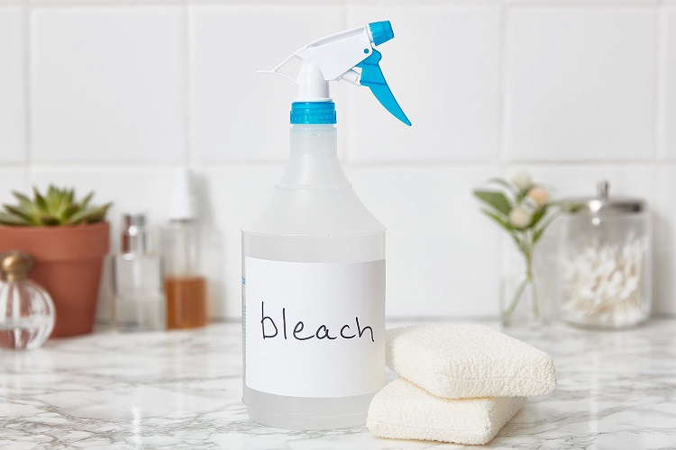 Can you use bleach to clean a mop? 