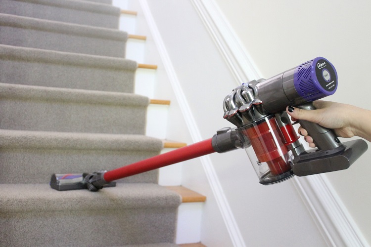 What should you do if your Dyson vacuum cleaner won’t switch on?