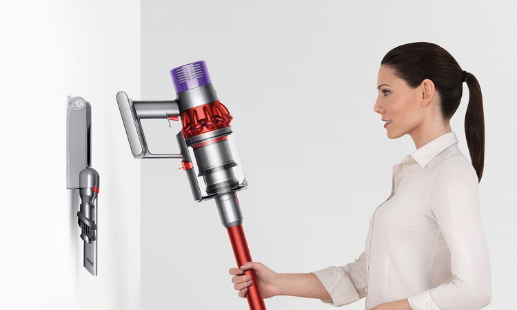 How long does a Dyson vacuum battery last? 