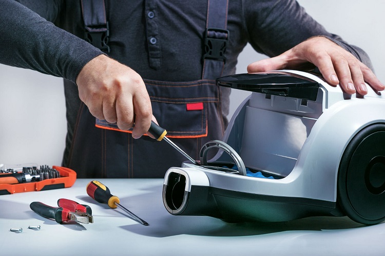 When Do You Need To Take Your Vacuum Cleaner To A Professional? 