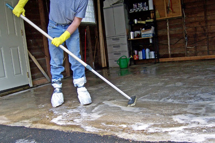 Why Should You Clean Your Garage Floor? 