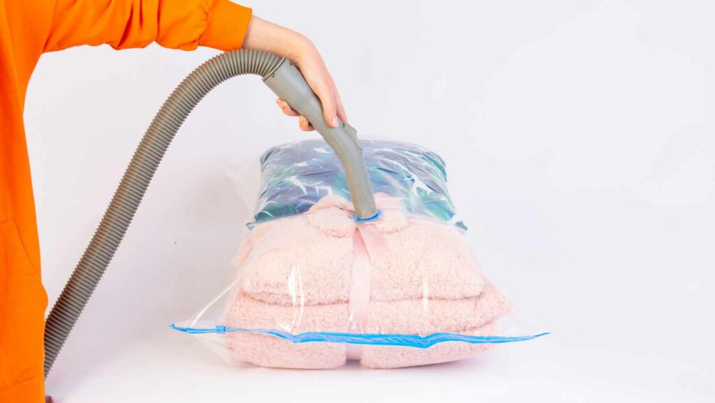 how to vacuum seal clothes