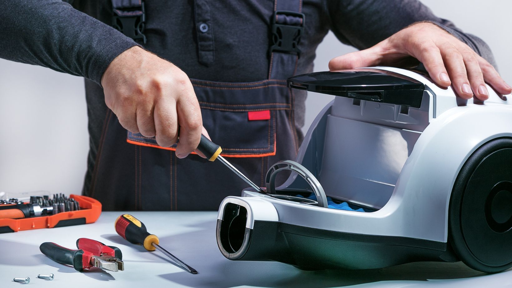 A Tip and Guide on How to Take Apart a Shark LiftAway Vacuum Living
