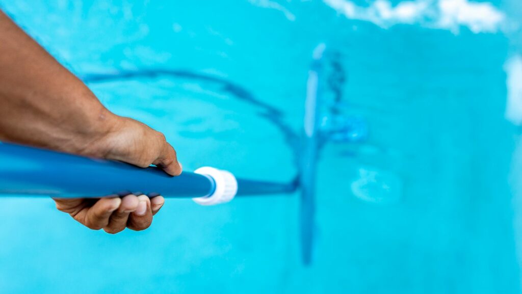 can you leave pool vacuum in pool overnight