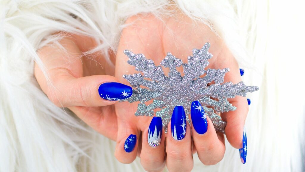diseños de uñas color azul