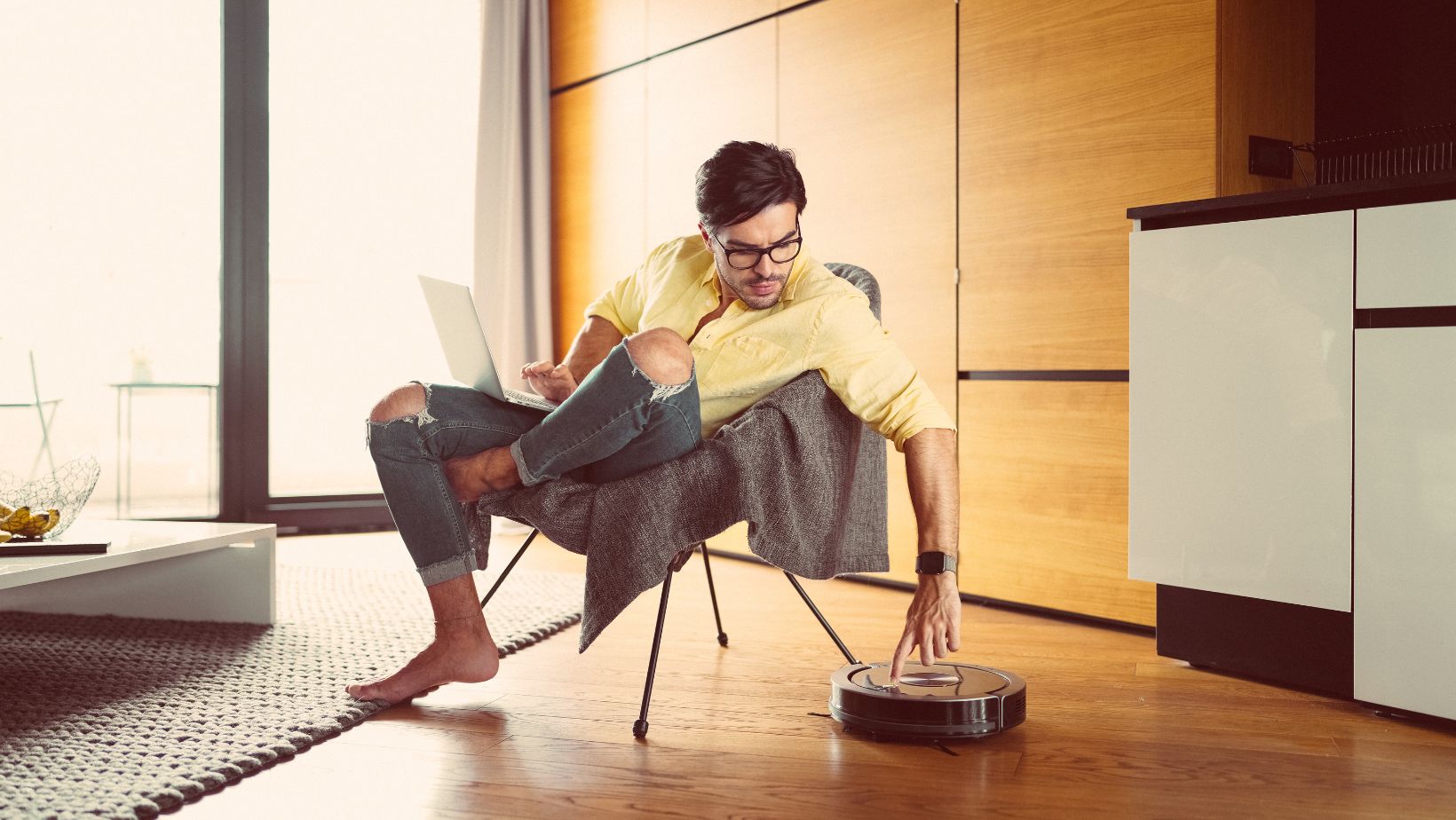 HandsFree Cleaning With Shark ez Robot Vacuum With Selfempty Base