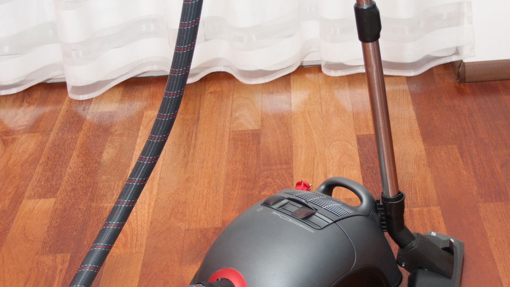 Possible Causes of a Shark Vacuum Roller Not Spinning Living Pristine