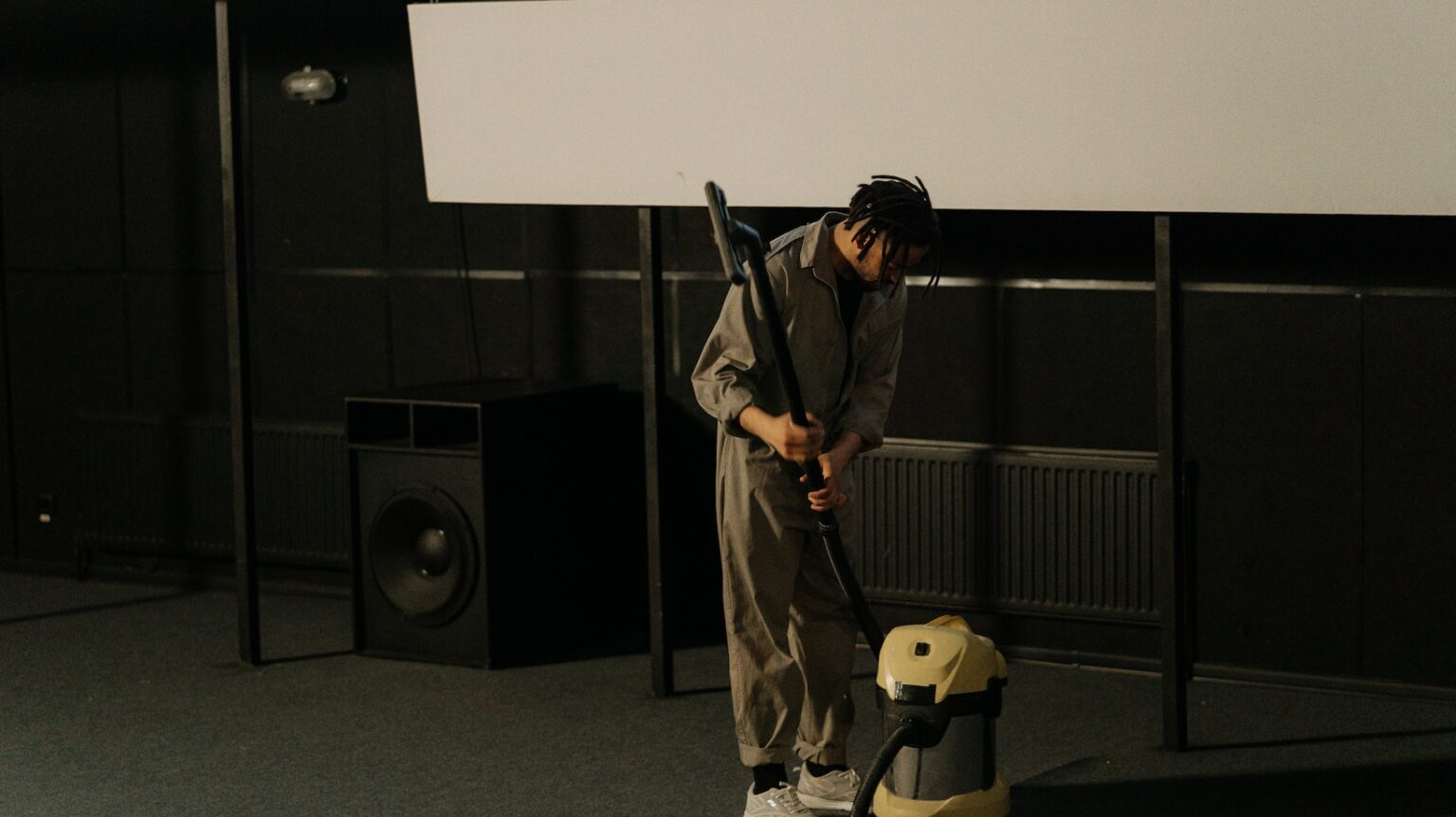 A Detailed Review Shark Duoclean LiftAway Upright Vacuum With Self