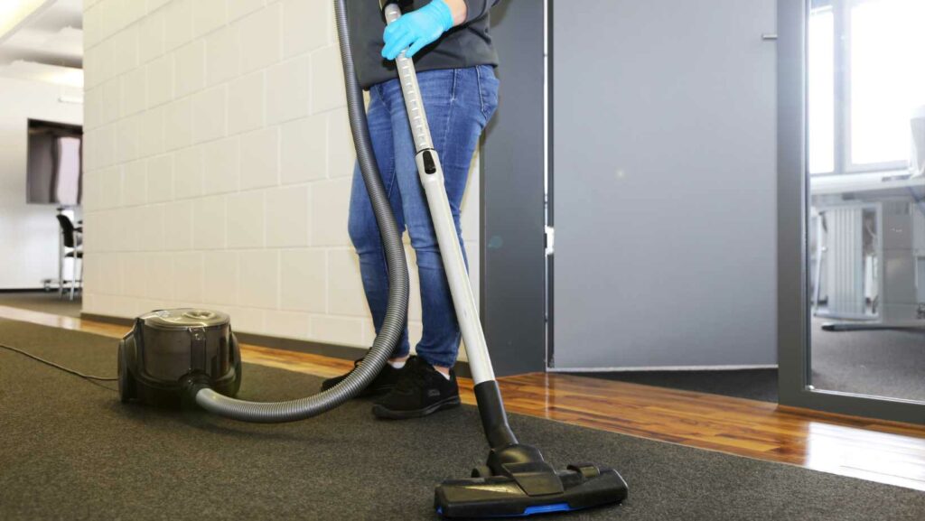 how to clean shark cordless vacuum brush roll
