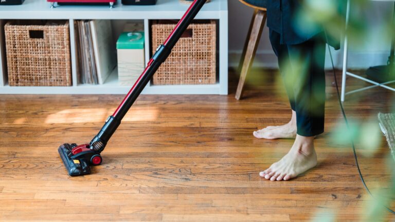 why is my shark robot vacuum not charging