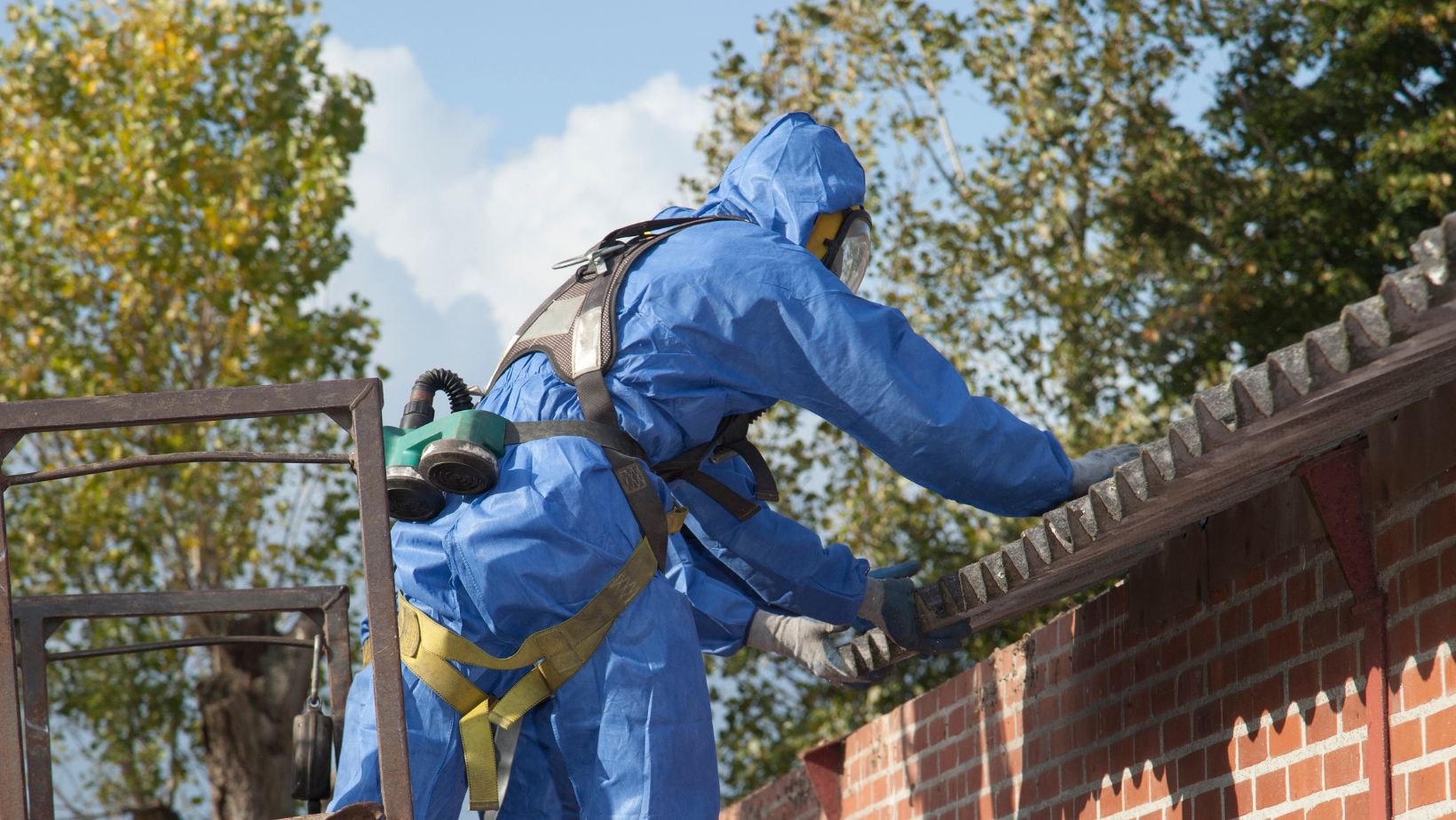 Why You Should Never Try Asbestos Removal Yourself 9 2 1
