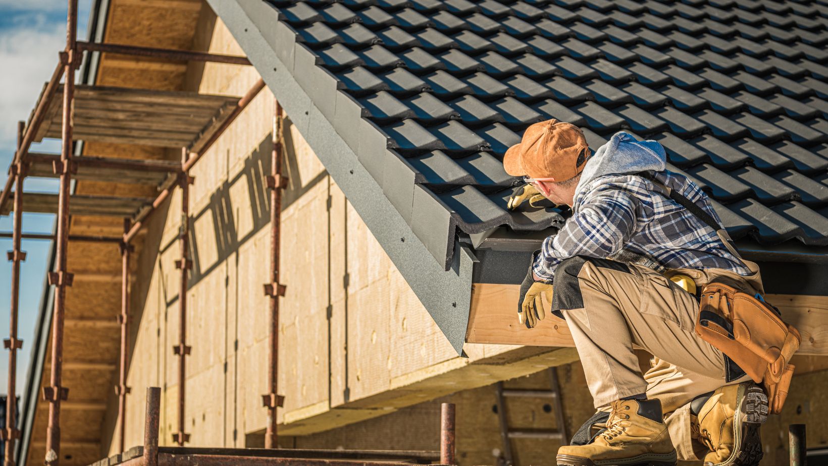 Choosing a Roofing Company for Asphalt Shingle Installation: A Homeowner’s Guide to Confident Decisions 9 Untitled design 2025 06 17T122443.058