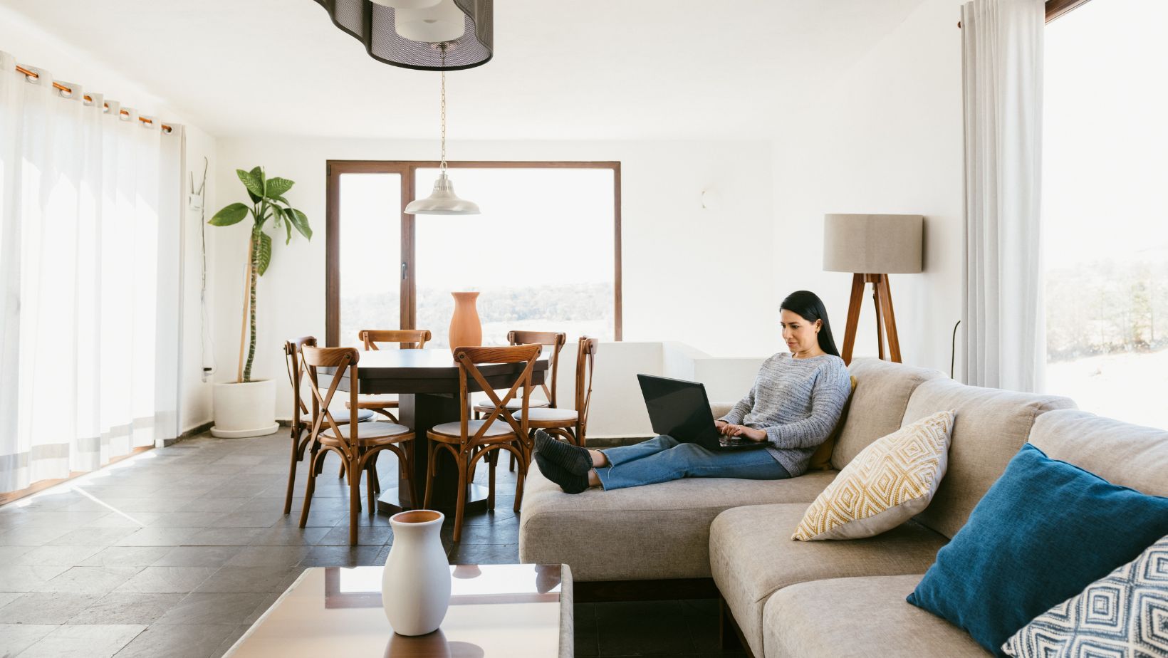 What Modern Professionals Actually Need from a Furnished Rental 1 8
