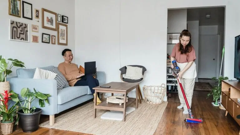 shark robot vacuum red exclamation point